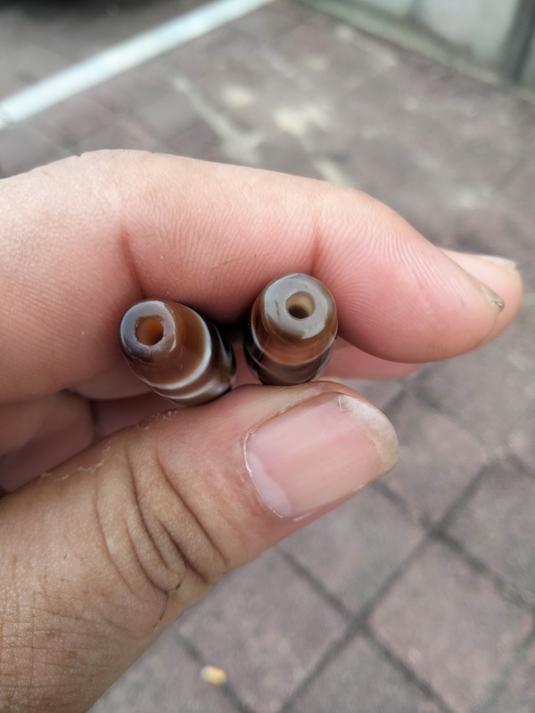 古玩玉器兩顆天珠,兩眼和三眼拍賣,當前價格500元