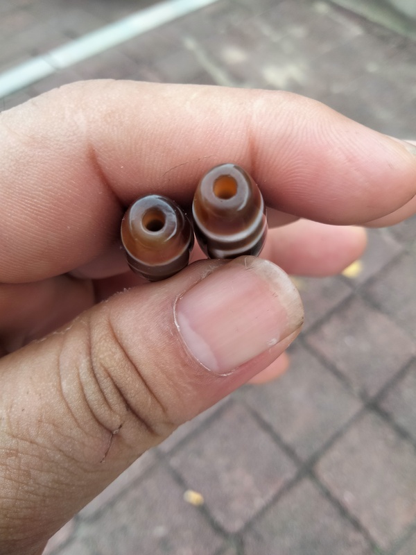 古玩玉器兩顆天珠,兩眼和三眼拍賣,當前價格500元