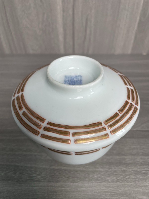 古玩陶瓷晚清民國(guó) 描金八卦紋蓋碗(乾隆官窯款)拍賣,當(dāng)前價(jià)格1200元