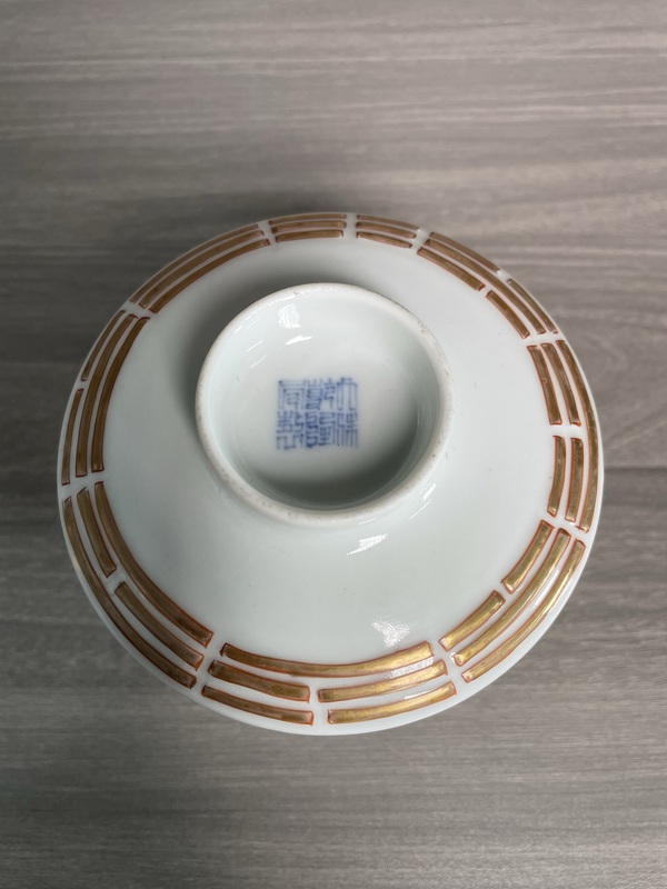 古玩陶瓷晚清民國(guó) 描金八卦紋蓋碗(乾隆官窯款)拍賣,當(dāng)前價(jià)格1200元