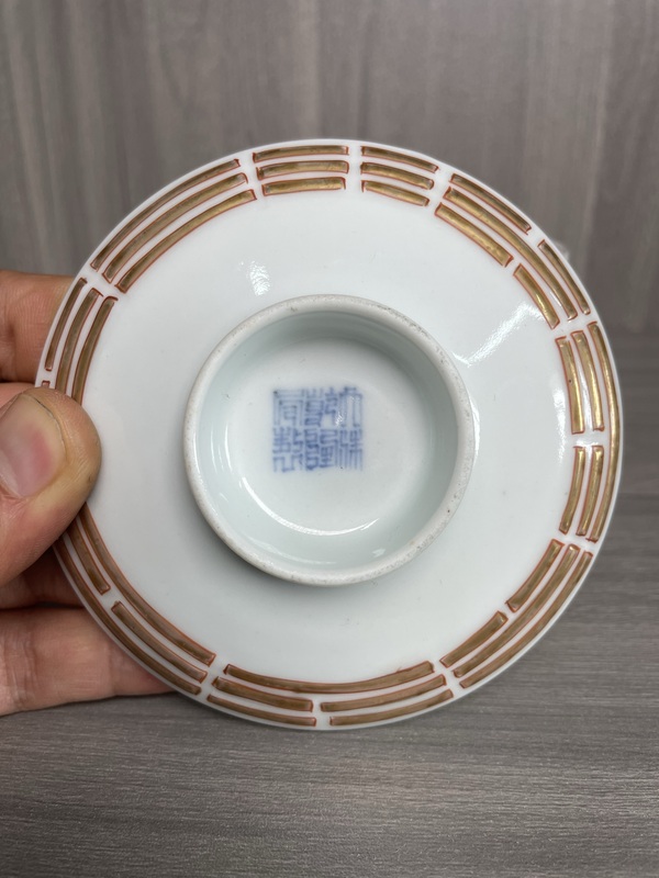古玩陶瓷晚清民國(guó) 描金八卦紋蓋碗(乾隆官窯款)拍賣,當(dāng)前價(jià)格1200元