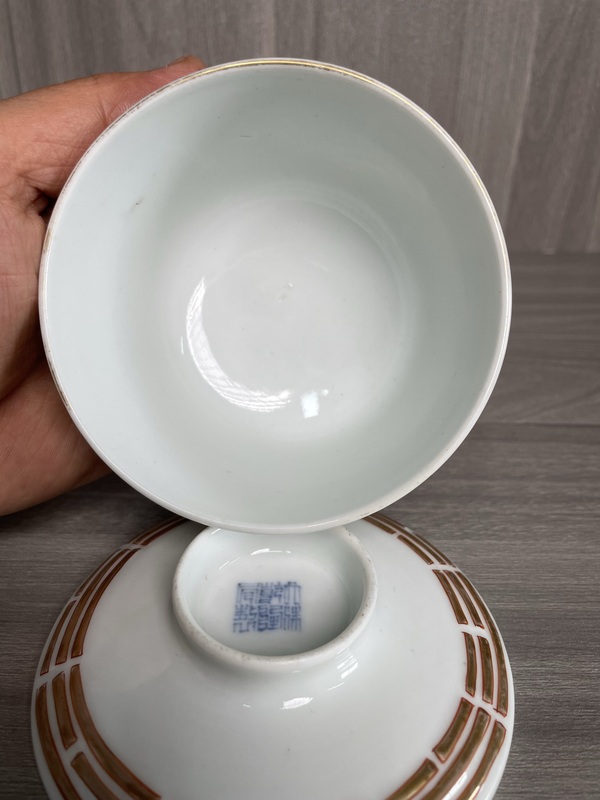 古玩陶瓷晚清民國(guó) 描金八卦紋蓋碗(乾隆官窯款)拍賣,當(dāng)前價(jià)格1200元