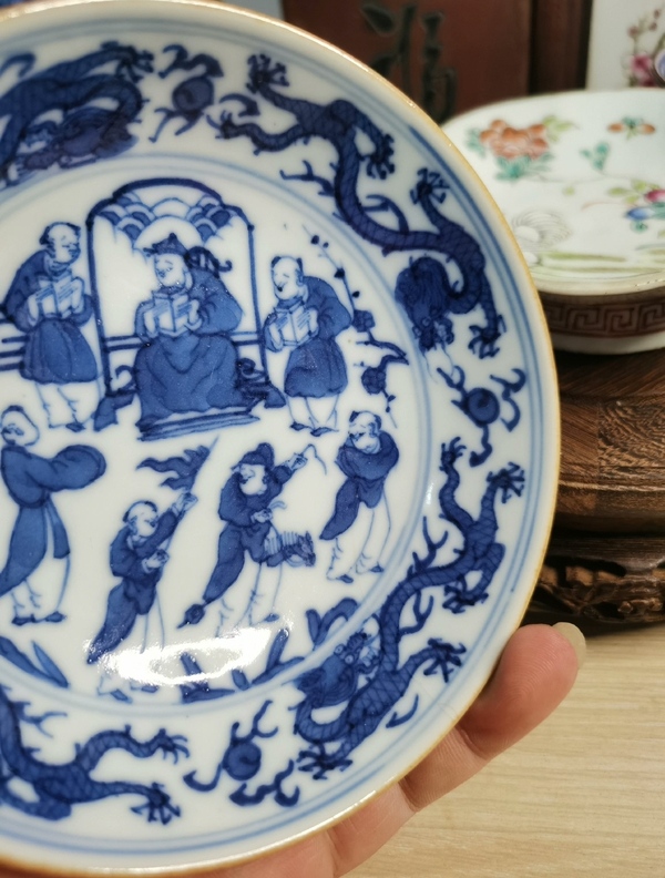 古玩陶瓷清中期青花利見大人醬口碟拍賣,當前價格3000元