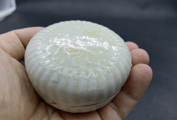 古玩陶瓷青白釉印花粉盒拍賣,當前價格1880元