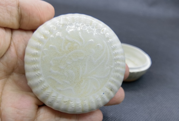 古玩陶瓷青白釉印花粉盒拍賣,當前價格1880元
