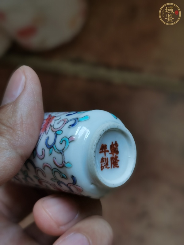 古玩陶瓷粉彩花卉鼻煙壺真品鑒賞圖