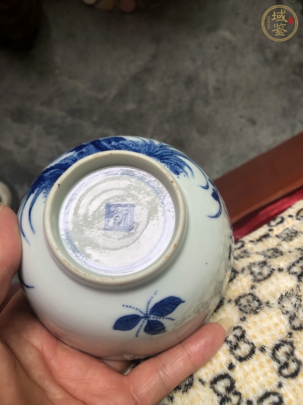 古玩陶瓷花卉紋青花碗真品鑒賞圖