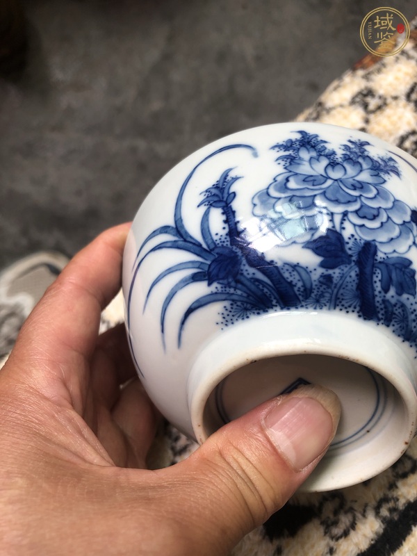 古玩陶瓷花卉紋青花碗真品鑒賞圖