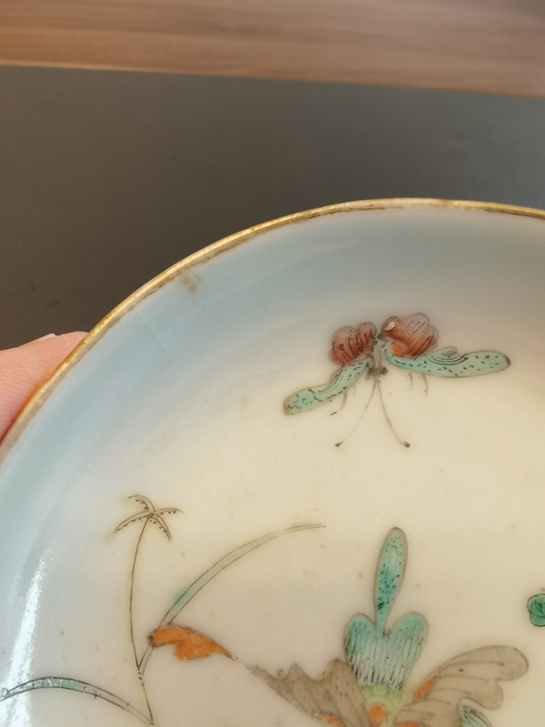 古玩陶瓷大清同治年製官窯本朝款蝶戀花粉彩筆舔拍賣,當前價格880元