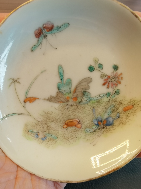 古玩陶瓷大清同治年製官窯本朝款蝶戀花粉彩筆舔拍賣,當前價格880元