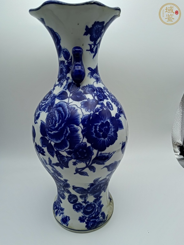 古玩陶瓷青花花卉紋雙耳花口瓶真品鑒賞圖