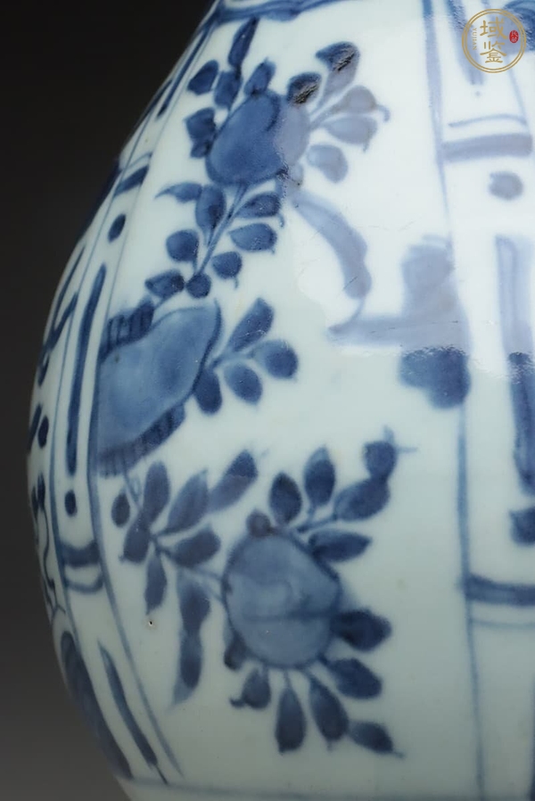 古玩陶瓷青花海馬花卉紋蒜頭瓶真品鑒賞圖