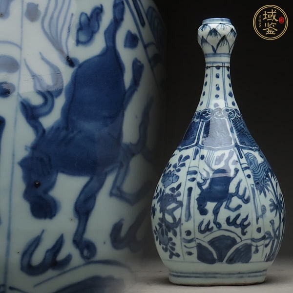 古玩陶瓷青花海馬花卉紋蒜頭瓶真品鑒賞圖