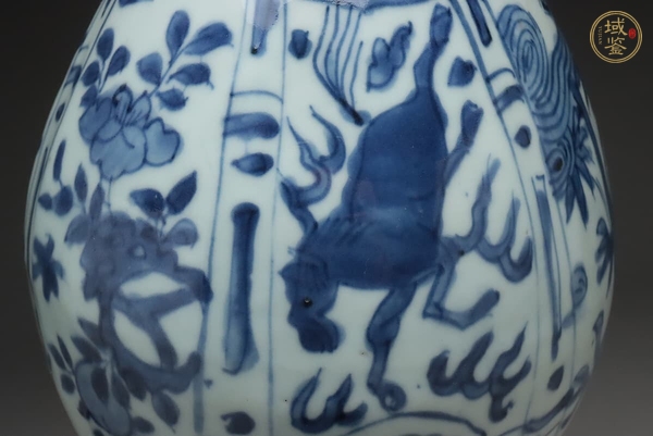 古玩陶瓷青花海馬花卉紋蒜頭瓶真品鑒賞圖