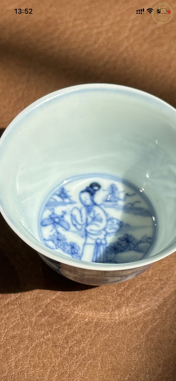 古玩陶瓷青花纏枝花卉人物紋杯真品鑒賞圖