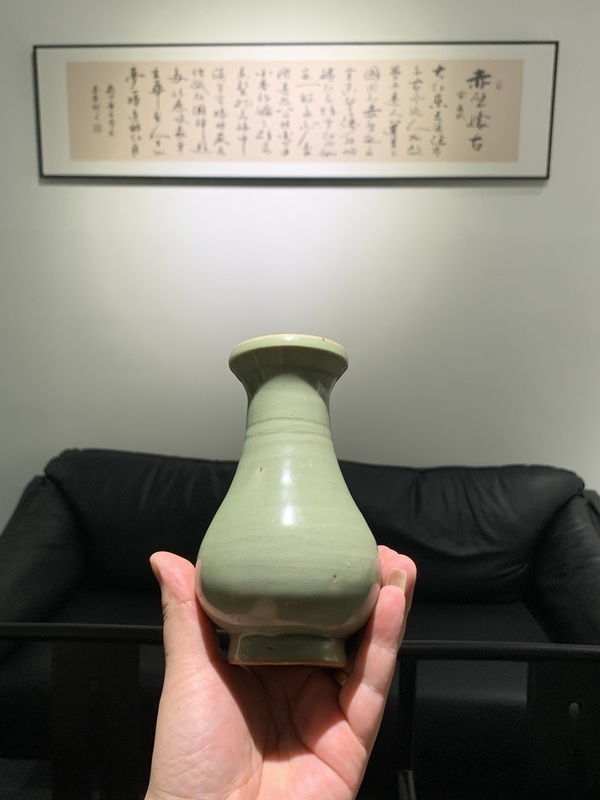 古玩陶瓷龍泉窯青釉瓶拍賣(mài)，當(dāng)前價(jià)格56000元