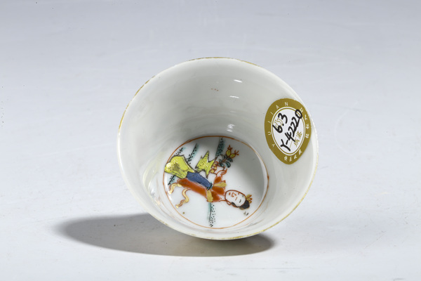 古玩陶瓷清雍正·金地粉彩開(kāi)窗仕女花卉紋杯碟一套拍賣(mài),當(dāng)前價(jià)格3500元