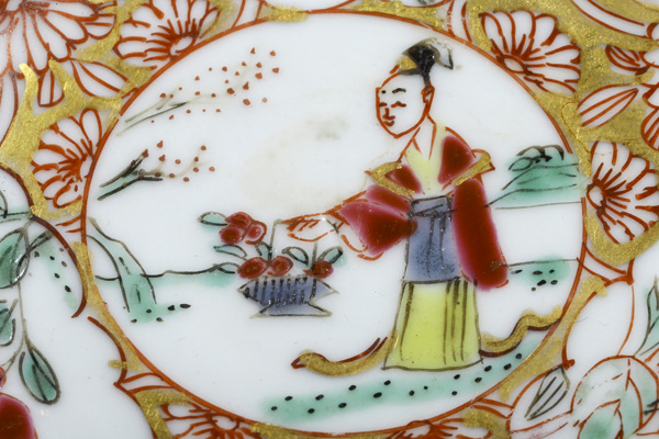 古玩陶瓷清雍正·金地粉彩開(kāi)窗仕女花卉紋杯碟一套拍賣(mài),當(dāng)前價(jià)格3500元