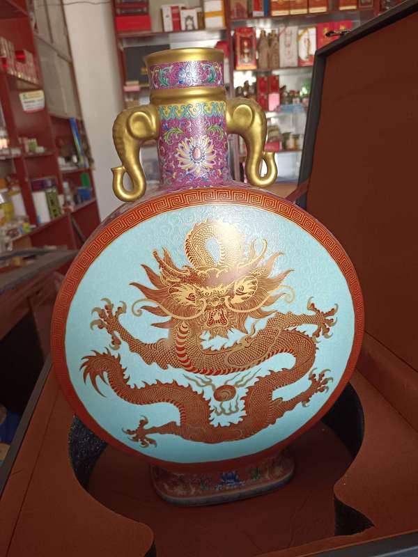 古玩陶瓷現代工藝品洋彩軋道龍鳳八吉祥紋象耳瓶拍賣,當前價格58888元
