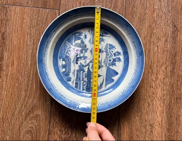 古玩陶瓷樓臺(tái)亭閣山水紋青花盤拍賣,當(dāng)前價(jià)格988元