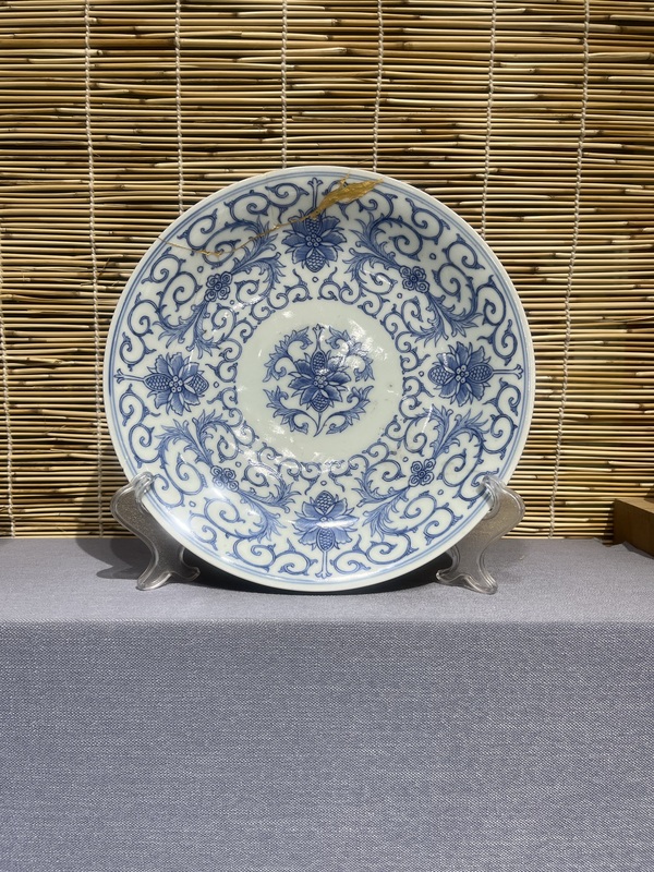 古玩陶瓷外霽藍釉內青花纏枝花紋盤拍賣,當前價格2800元