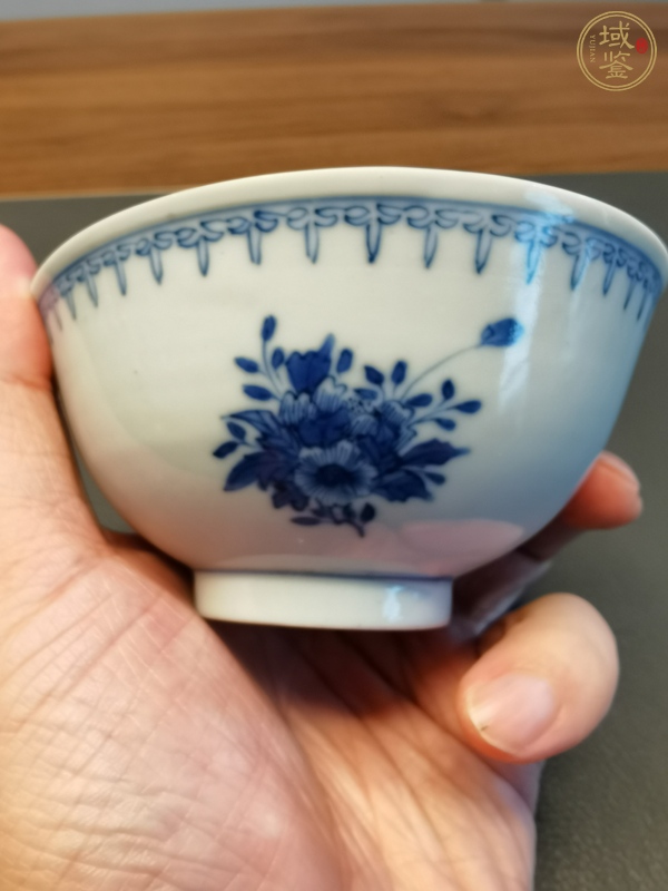 古玩陶瓷青花花卉紋茶碗真品鑒賞圖