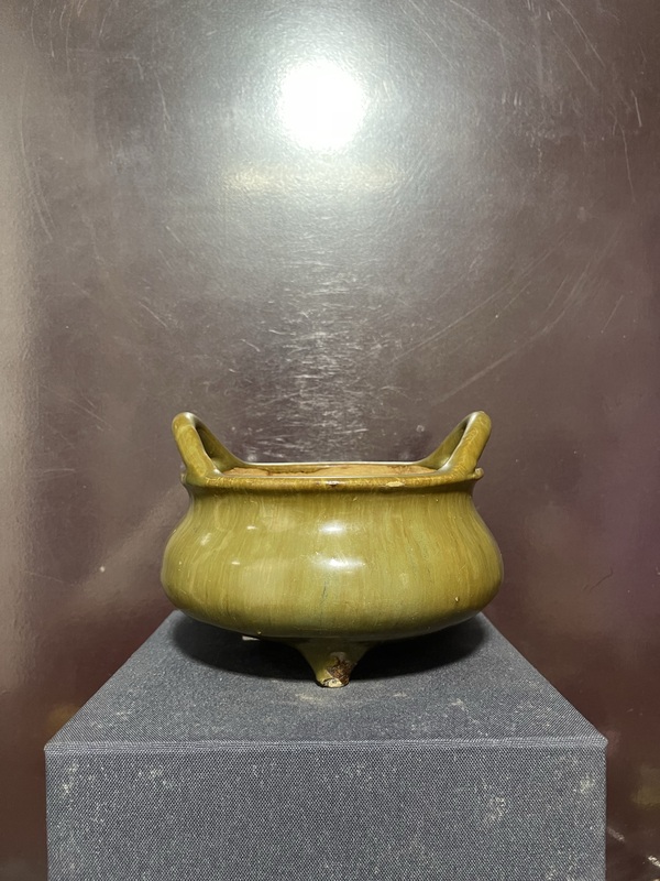 古玩轉(zhuǎn)賣清窯變釉橋耳三足爐拍賣，當前價格66元