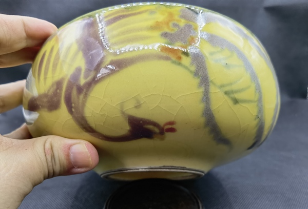 古玩陶瓷日本大正黃釉彩繪鳳紋茶碗拍賣,當(dāng)前價格380元