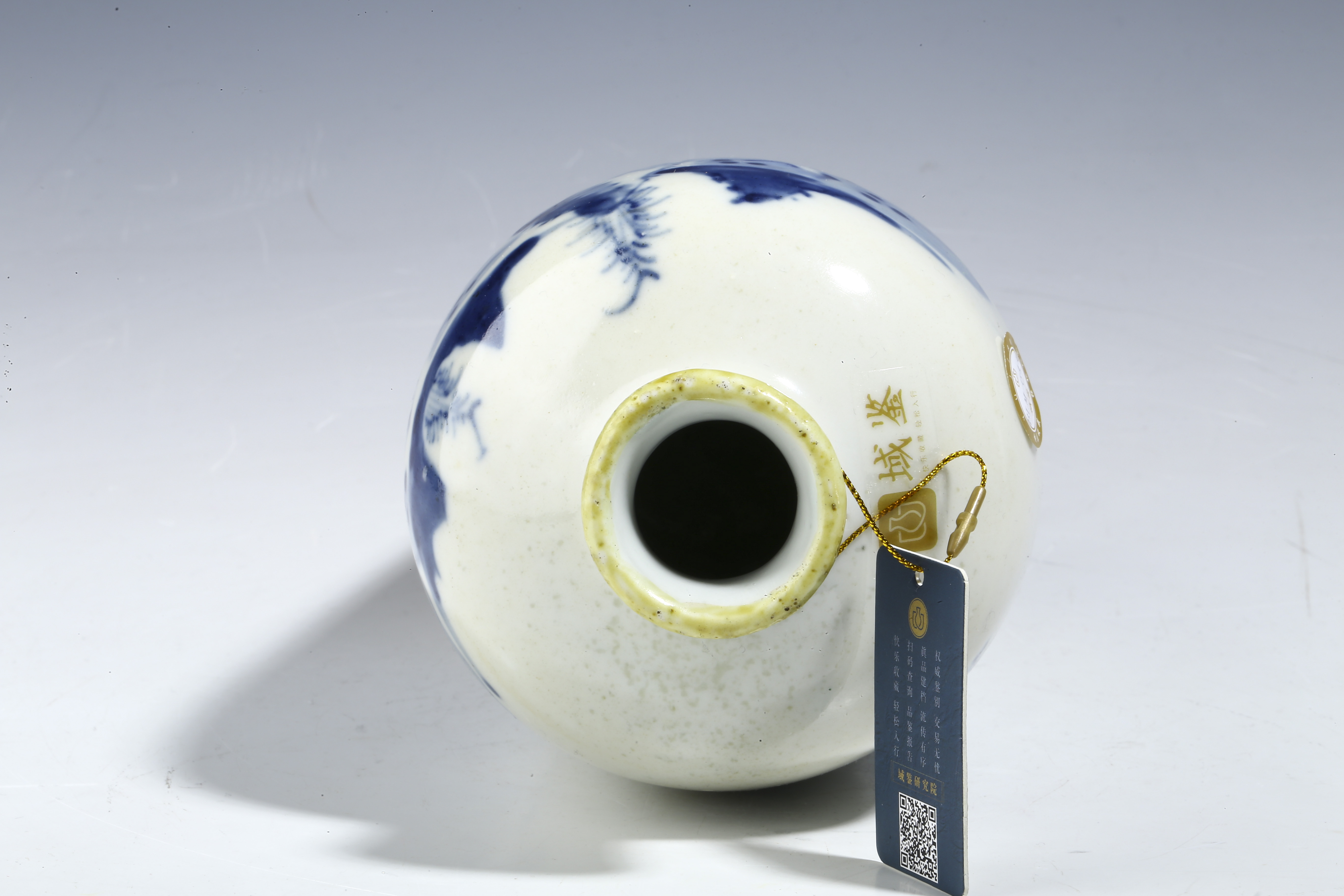 A blue and white 'landscape' rouleau vase, Qing dynasty