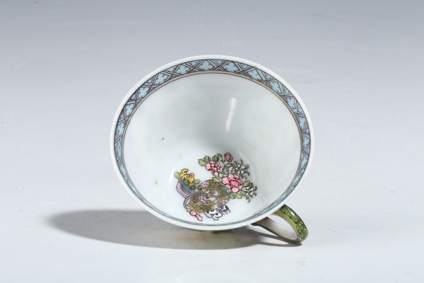 古玩陶瓷清·雍正·粉彩開窗花卉紋把杯拍賣，當前價格1776元