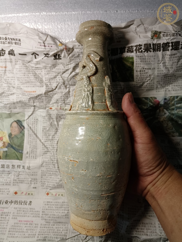 古玩陶瓷青白釉貼塑人物紋長(zhǎng)頸瓶真品鑒賞圖