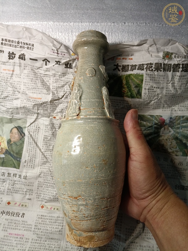 古玩陶瓷青白釉貼塑人物紋長(zhǎng)頸瓶真品鑒賞圖