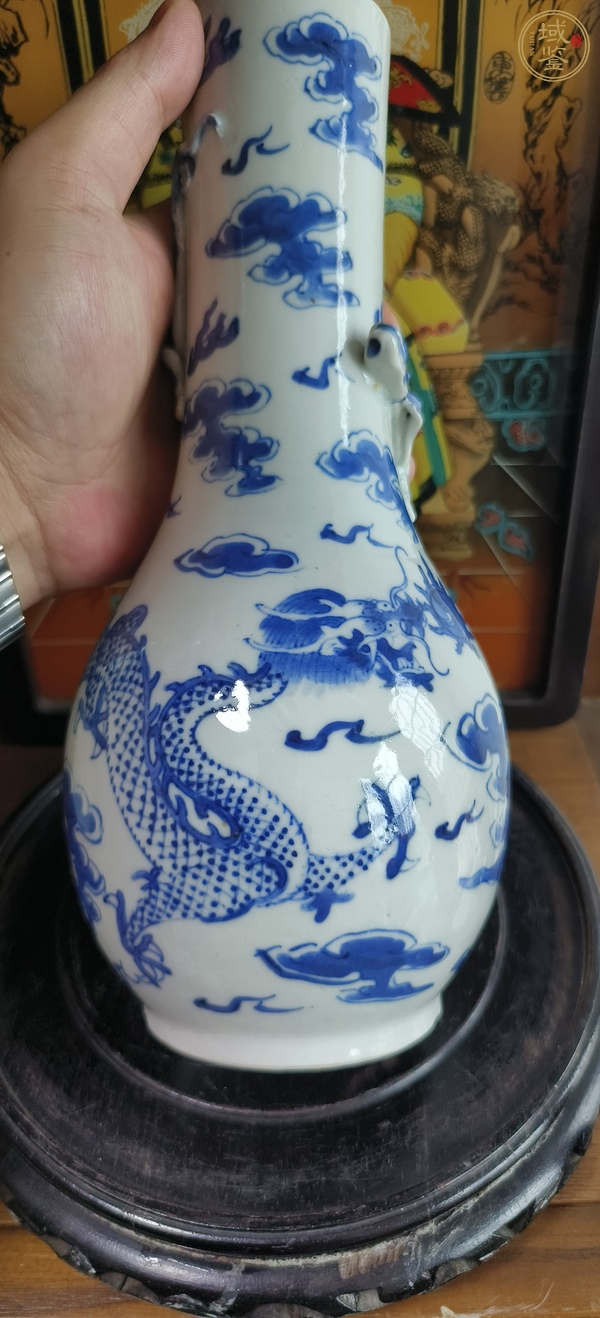 古玩陶瓷青花趕珠龍紋膽式瓶真品鑒賞圖