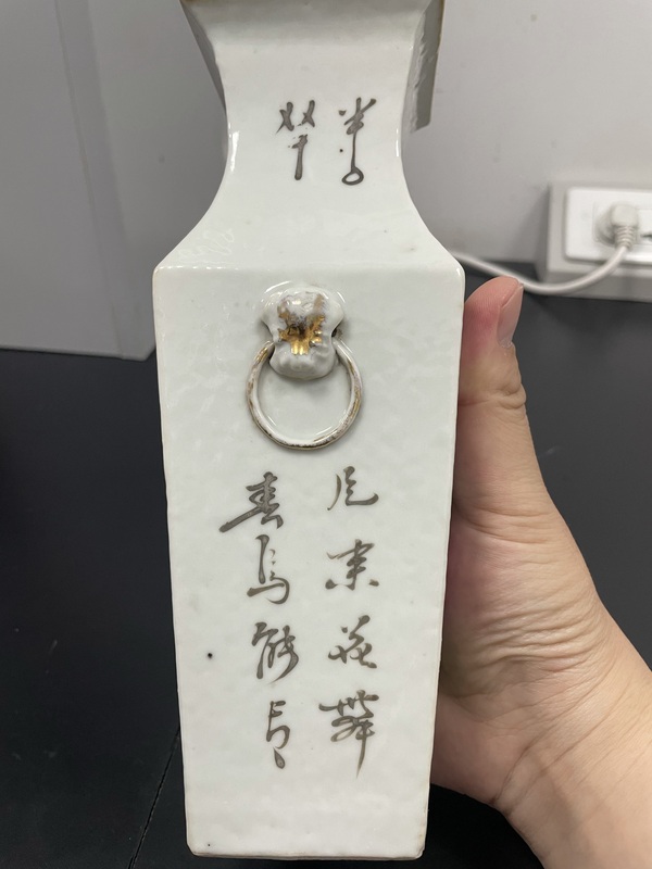 古玩陶瓷清末民初·御窯畫師張子英淺絳彩花鳥詩文獅耳四方瓶拍賣，當前價格3800元