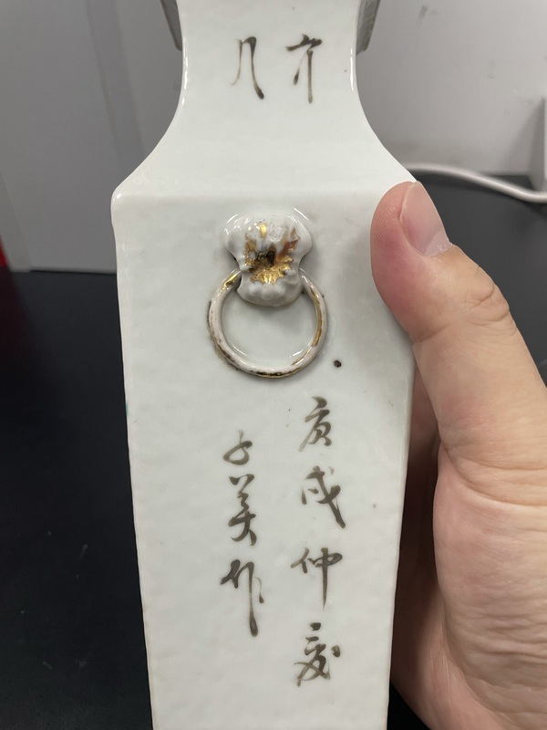 古玩陶瓷清末民初·御窯畫師張子英淺絳彩花鳥詩(shī)文獅耳四方瓶拍賣，當(dāng)前價(jià)格3880元