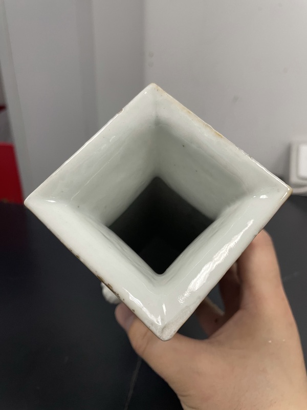 古玩陶瓷清末民初·御窯畫(huà)師張子英淺絳彩花鳥(niǎo)詩(shī)文獅耳四方瓶拍賣(mài),當(dāng)前價(jià)格3680元