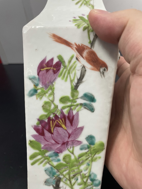 古玩陶瓷清末民初·御窯畫(huà)師張子英淺絳彩花鳥(niǎo)詩(shī)文獅耳四方瓶拍賣(mài),當(dāng)前價(jià)格3680元