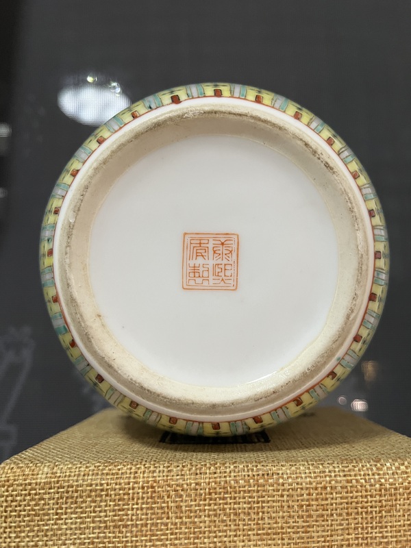 古玩陶瓷民國粉彩蝶戀花紋茶葉罐拍賣,當前價格1288元