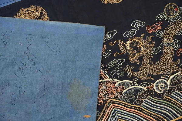 古玩雜項(xiàng)刺繡膝欄真品鑒賞圖