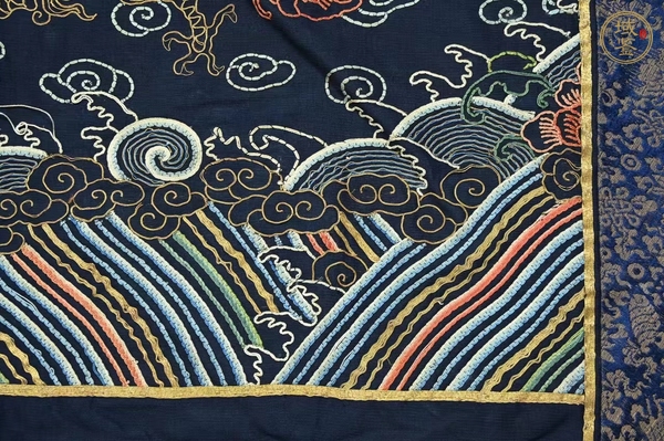 古玩雜項(xiàng)刺繡膝欄真品鑒賞圖