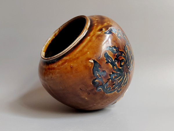 古玩陶瓷晚清剪紙蝴蝶紋罐拍賣,當前價格350元