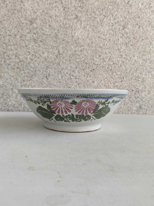 古玩陶瓷粉彩花卉紋碗拍賣,當(dāng)前價格220元