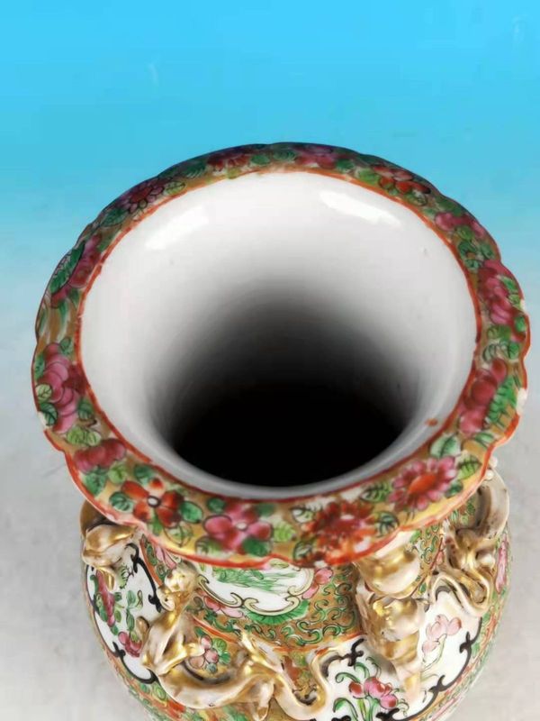古玩陶瓷清咸豐廣彩人物故事紋獅耳花口瓶拍賣,當(dāng)前價(jià)格3980元