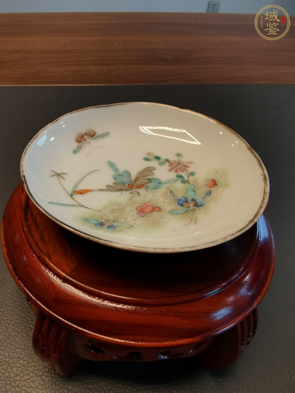 古玩陶瓷粉彩蝶戀花紋筆添真品鑒賞圖