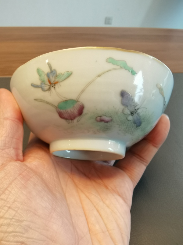 古玩陶瓷大清同治年製官窯本朝款粉彩蝶戀花紋茶碗拍賣,當前價格2180元