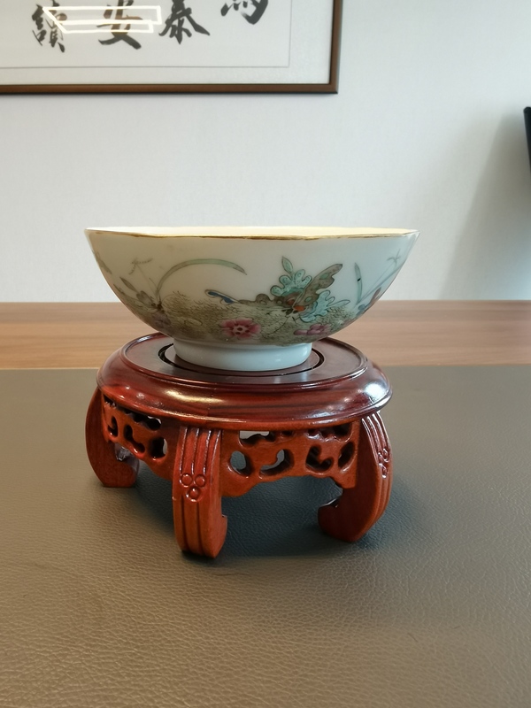 古玩陶瓷大清同治年製官窯本朝款粉彩蝶戀花紋茶碗拍賣,當前價格2600元