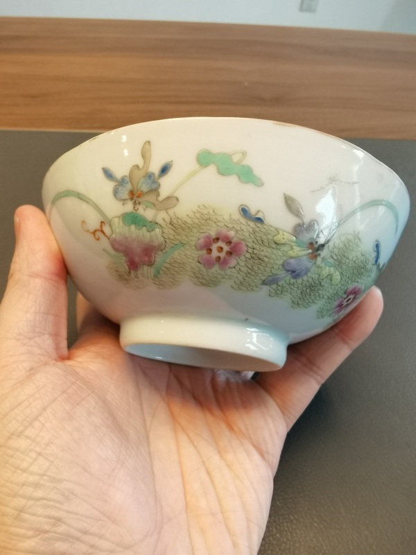 古玩陶瓷大清同治年製官窯本朝款粉彩蝶戀花紋茶碗拍賣,當前價格2600元