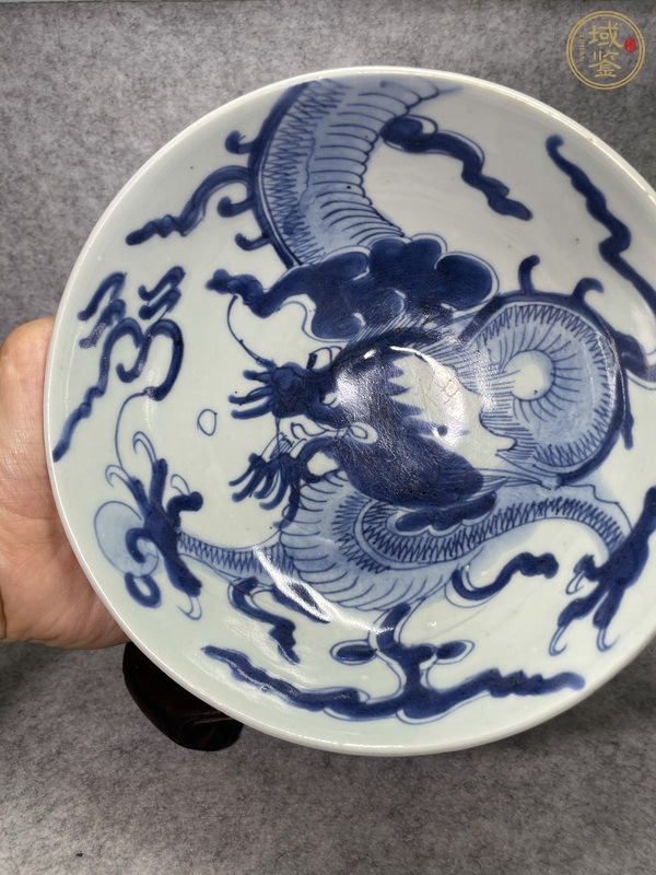 古玩陶瓷青花過(guò)墻龍紋碗真品鑒賞圖