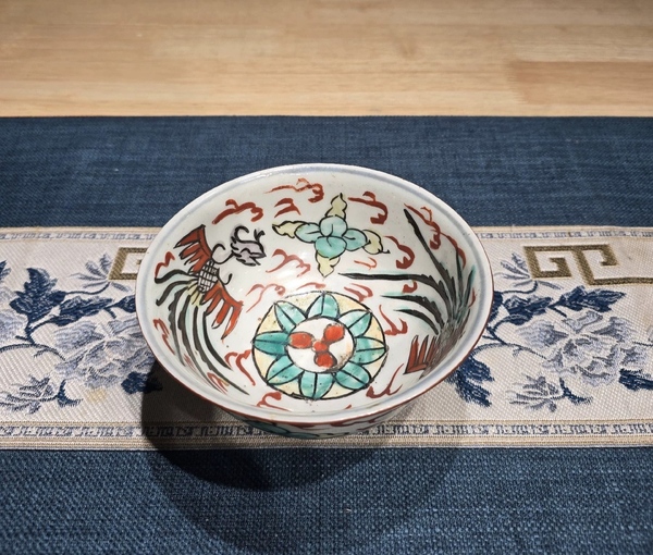 古玩陶瓷清中期紅綠彩鳳紋牡丹茶碗拍賣,當前價格330元