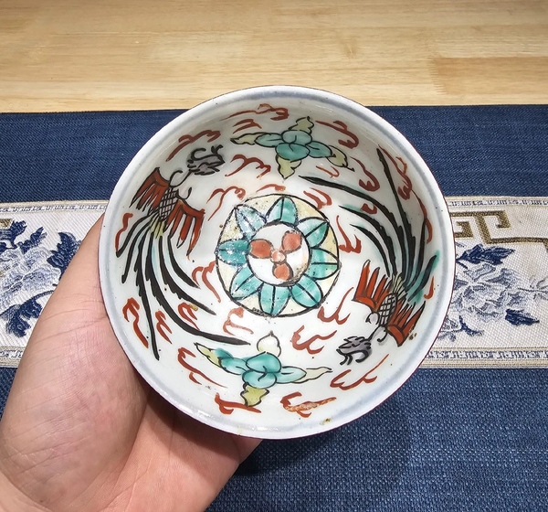 古玩陶瓷清中期紅綠彩鳳紋牡丹茶碗拍賣,當前價格330元